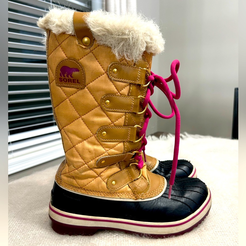 Sorel Tan and Black Winter Boots with Pink Laces